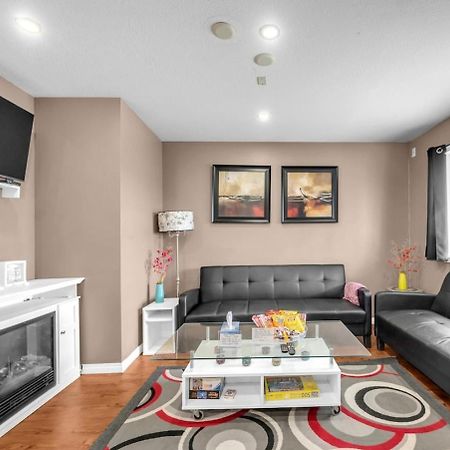 52-3 Bed Suite On Lake Central Ac By Airport YYC Buitenkant foto