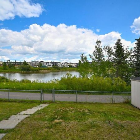 52-3 Bed Suite On Lake Central Ac By Airport YYC Buitenkant foto
