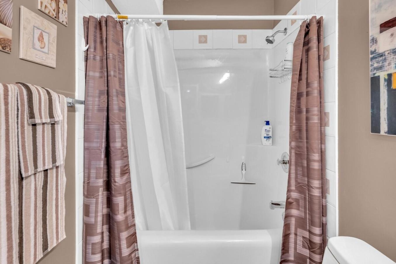 52-3 Bed Suite On Lake Central Ac By Airport YYC Buitenkant foto