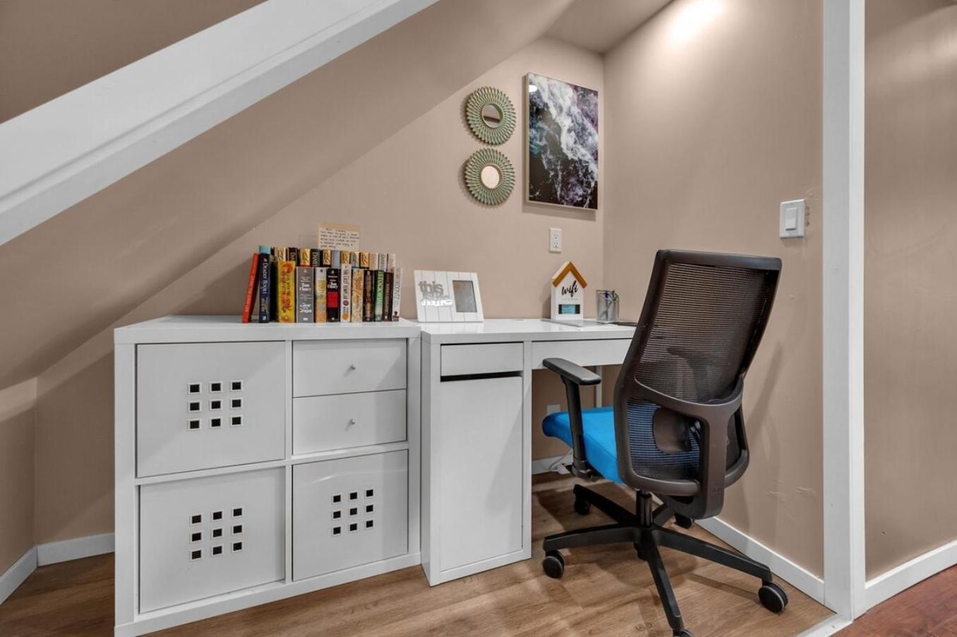 52-3 Bed Suite On Lake Central Ac By Airport YYC Buitenkant foto