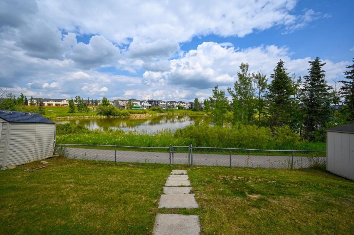 52-3 Bed Suite On Lake Central Ac By Airport YYC Buitenkant foto