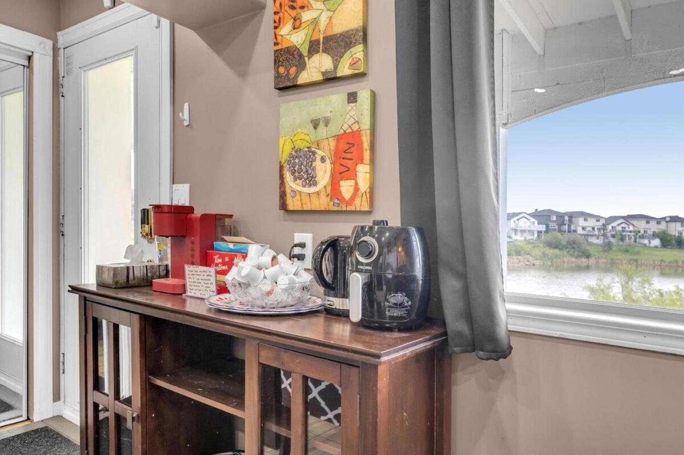 52-3 Bed Suite On Lake Central Ac By Airport YYC Buitenkant foto