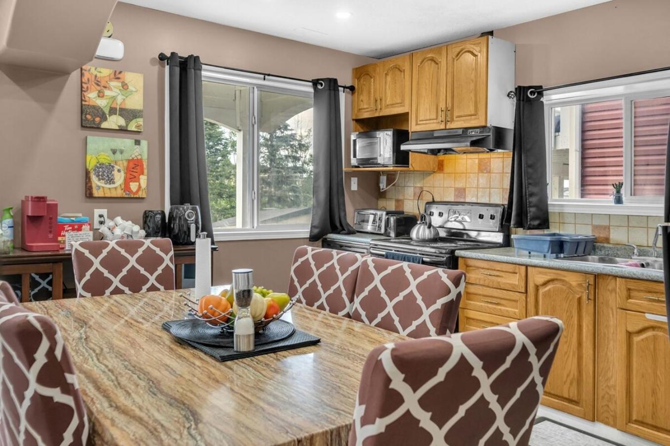 52-3 Bed Suite On Lake Central Ac By Airport YYC Buitenkant foto
