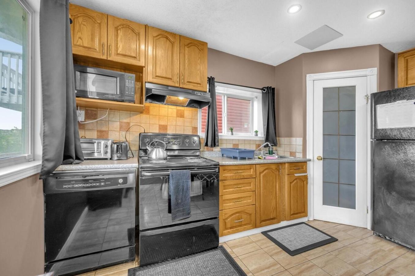 52-3 Bed Suite On Lake Central Ac By Airport YYC Buitenkant foto